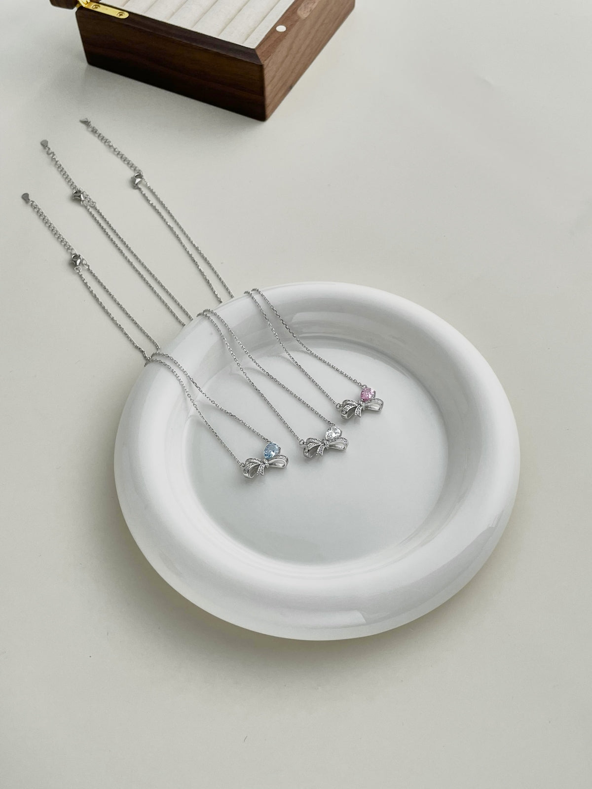 Bow Necklace