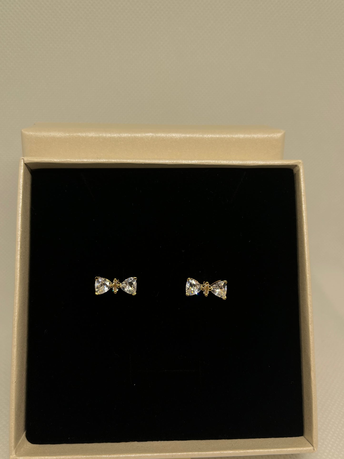 Arya Bow Earrings